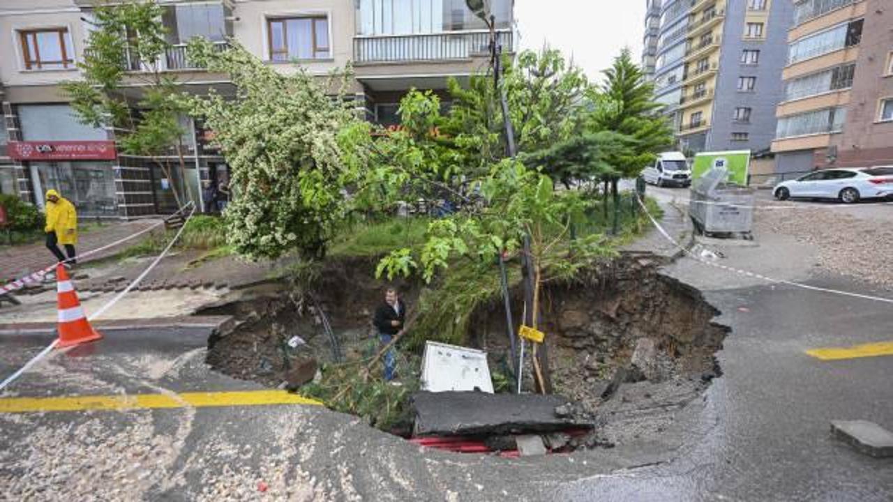 Ankara’da yol çöktü!