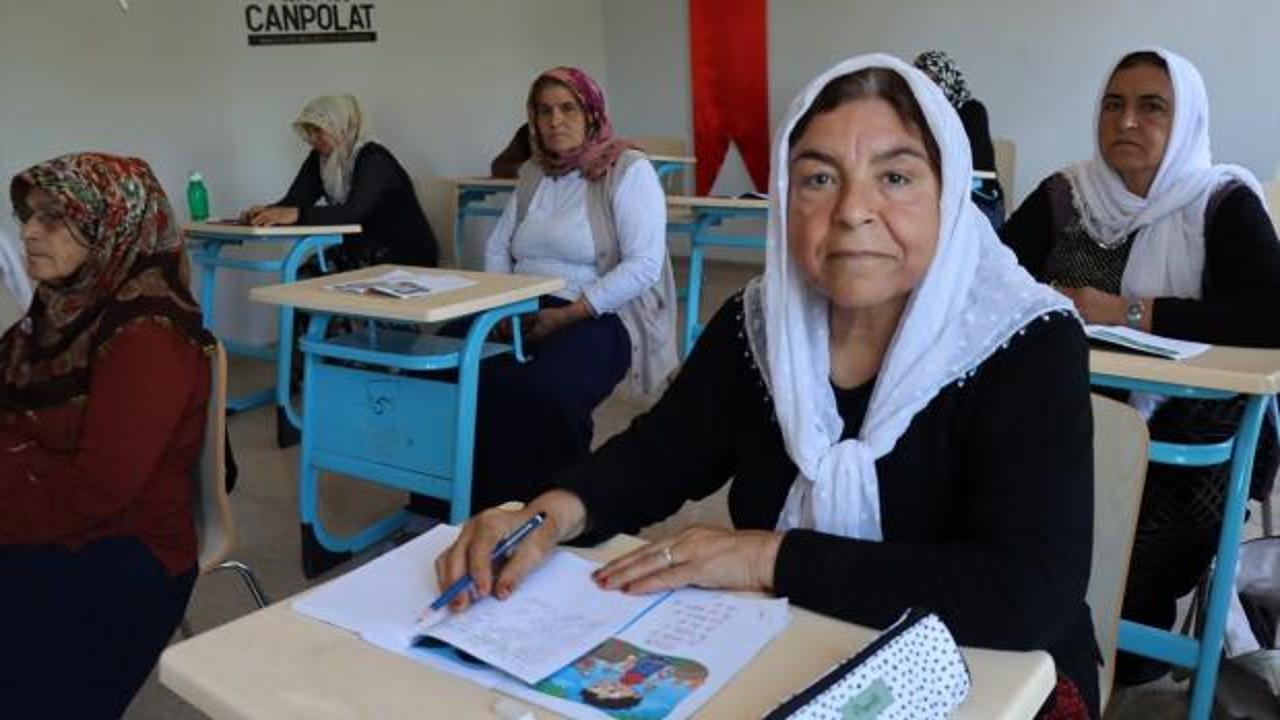 Hollanda’dan tatil için memleketine gelen kadın, 69 yaşında okuma yazma öğrendi