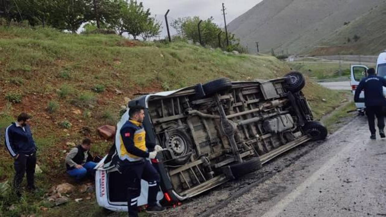 Malatya’da yolcu minibüsü devrildi: 12 yaralı