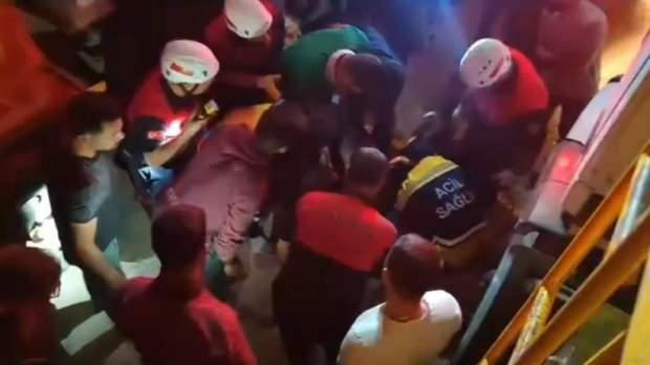 Otomobil, park halindeki kamyonun damperine düştü: 1 yaralı