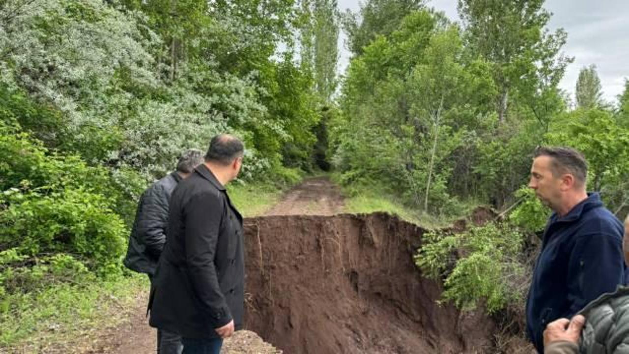 Sivas’ta heyelan: Yol çöktü!
