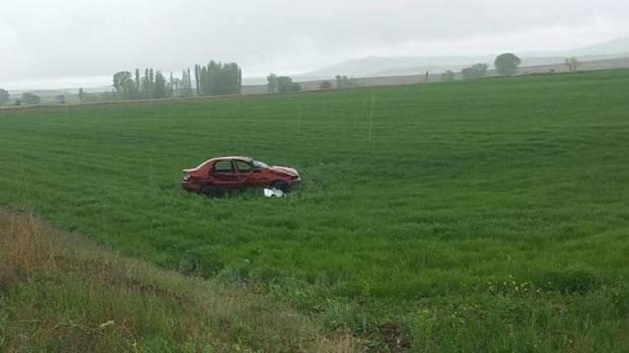 Sivas’ta otomobil şarampole devrildi: 2 ölü, 5 yaralı