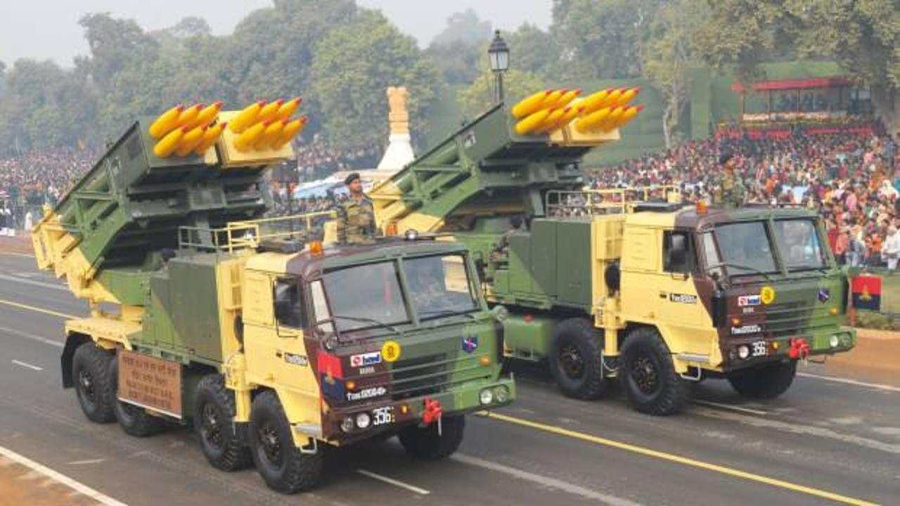 Türkiye’ye karşı ne yapacaklarını şaşırdılar: Erivan ve Atina’ya silah tedariği!