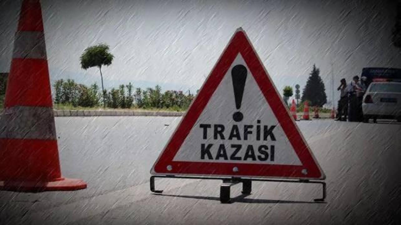 Yolcu otobüsüyle otomobil çarpıştı: 2 kişi yaralandı