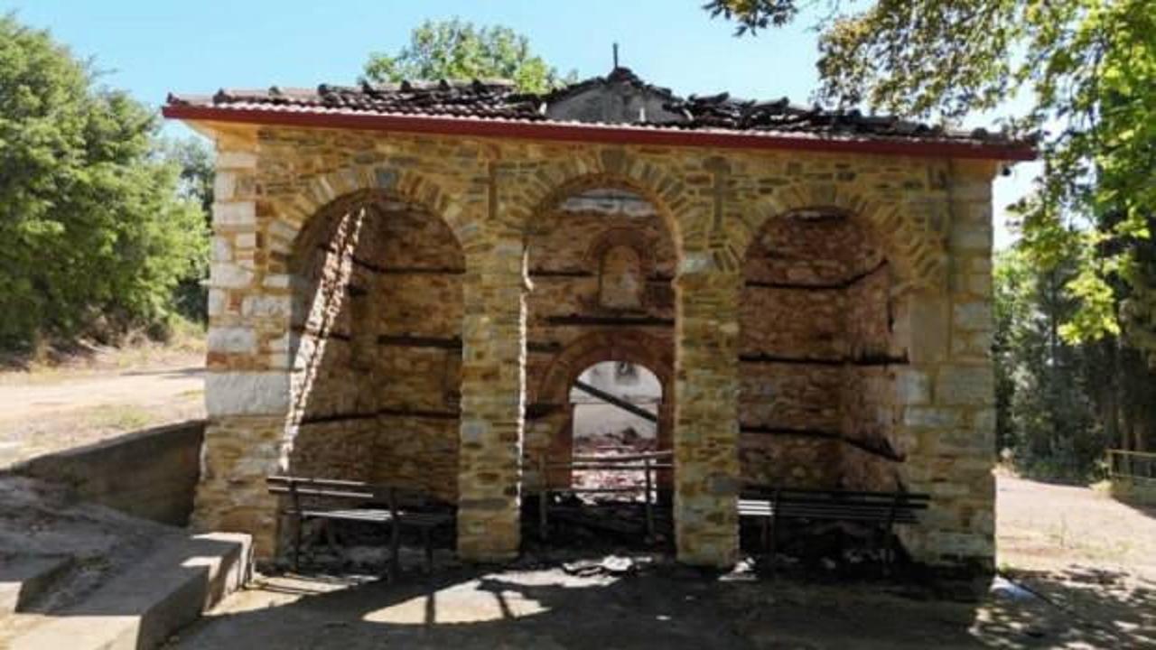 Yunanistan’da tarihi kilise kundaklandı
