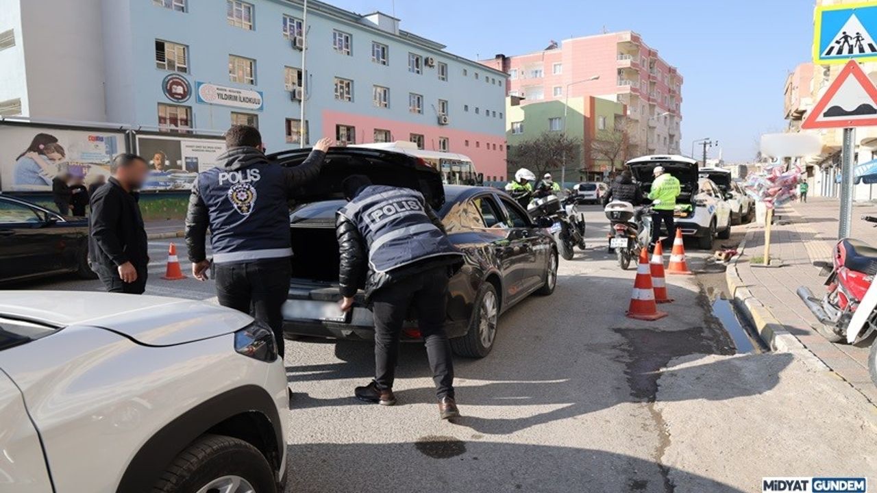 Mardin’de Asayiş Uygulaması: Polis Ekipleri Şehri Kuşattı