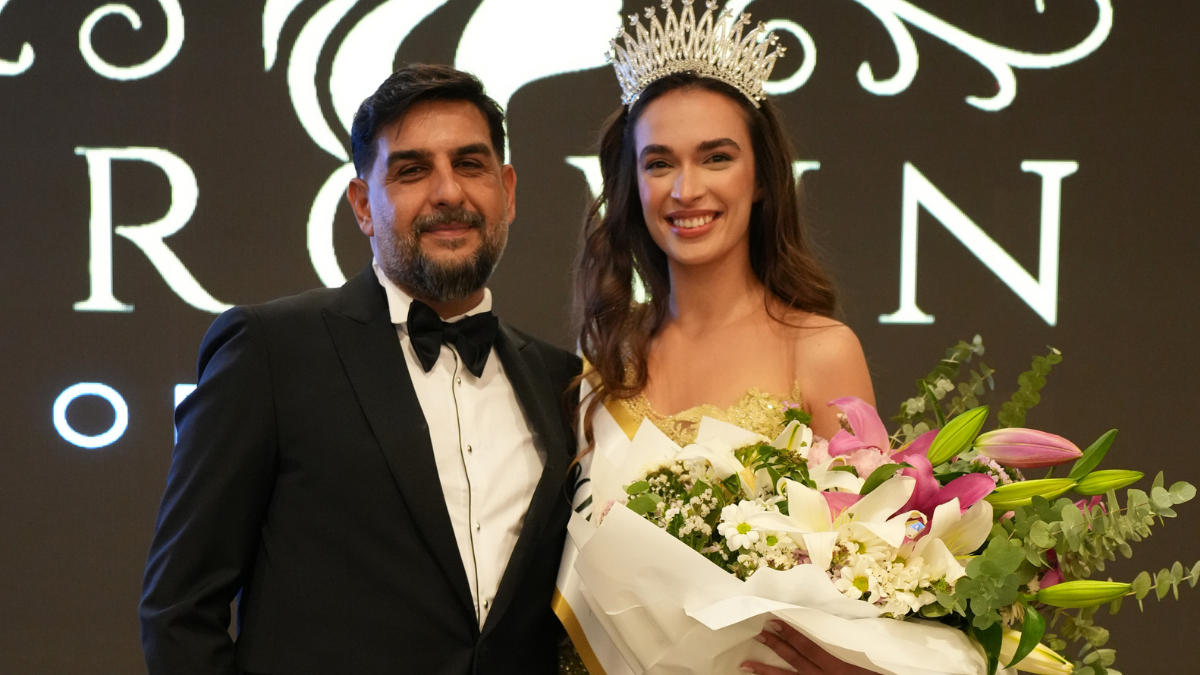 AZİZ KOTUZ’UN TAÇ GECESİ: HANDE BETÜL SEVİMLİ ÜÇ ÖDÜL BİRDEN ALDI