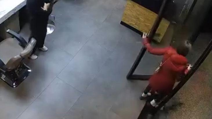 Esenyurt’ta Kuaför Soygunu: Kadın Müşteri Ödemeden Kaçtı