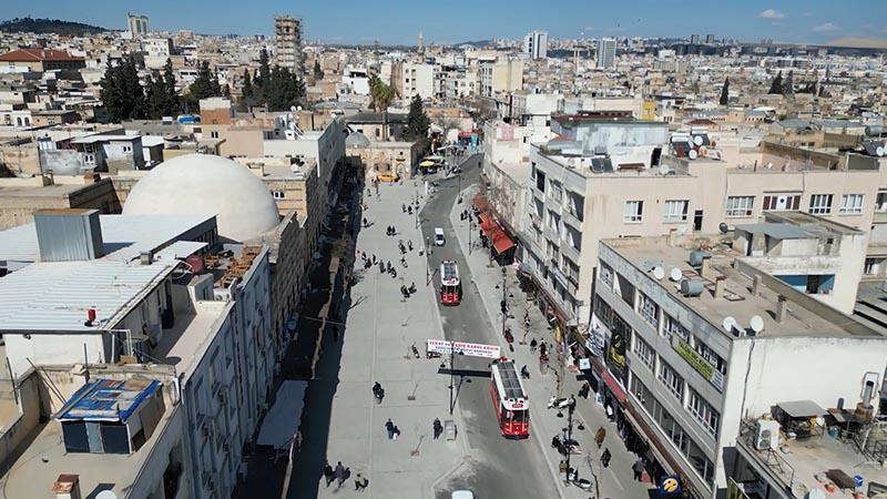 Şanlıurfa’da Divanyolu Yenilendi: Nostaljik Tramvaylar ve Elektrikli Araçlarla Modern Ulaşım