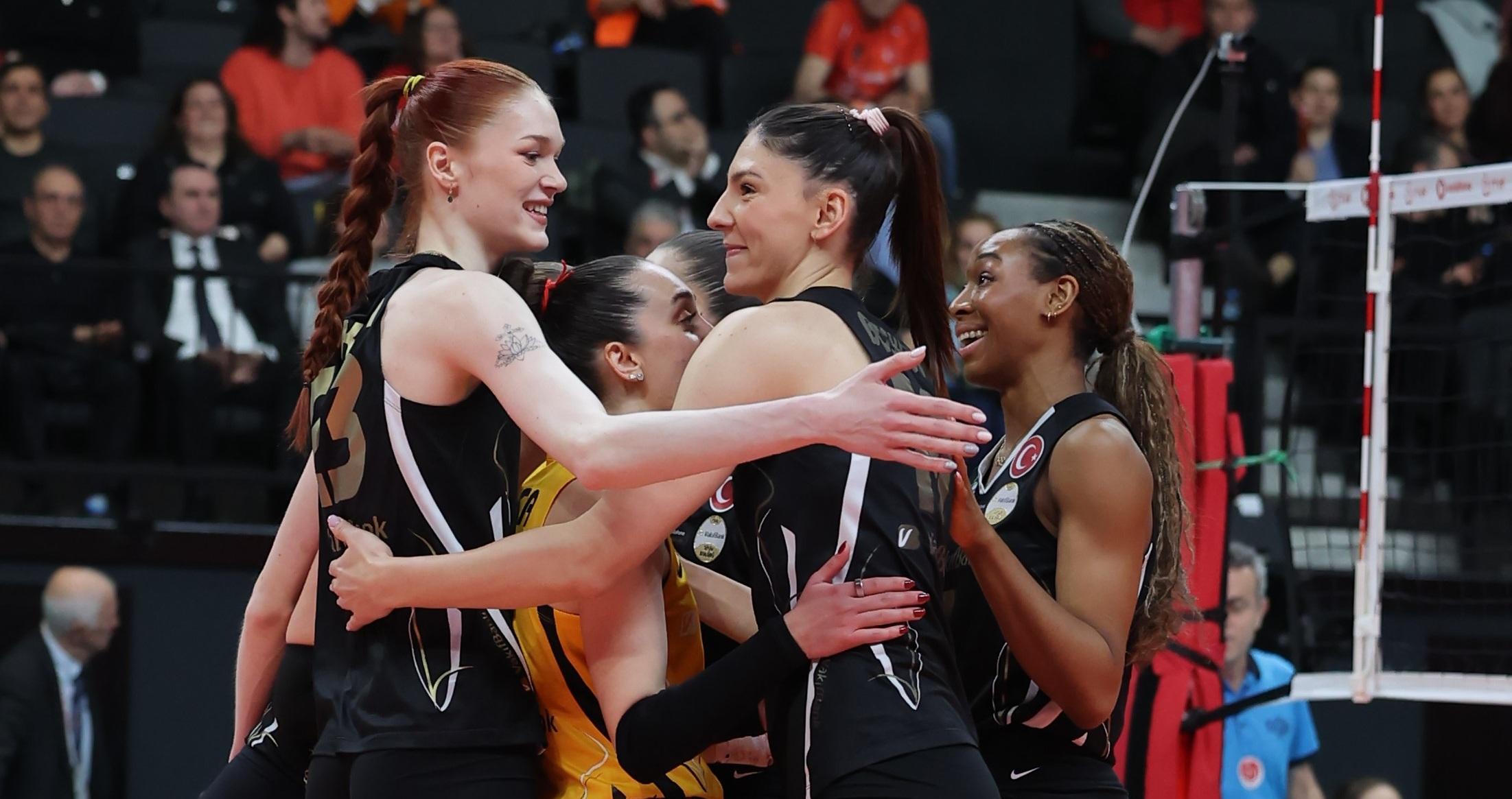 VakıfBank, Eczacıbaşı Dynavit’i 3-0 Mağlup Ederek Yarı Finalde Öne Geçti