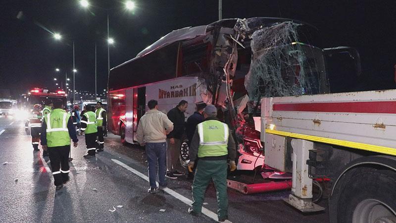 Kuzey Marmara Otoyolu’nda Yolcu Otobüsü TIR’a Çarptı: 10 Yaralı