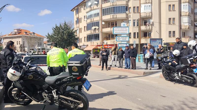 16 YAŞINDAKİ SÜRÜCÜ POLİSİ PEŞİNE TAKTI: 15 DAKİKALIK KAÇIŞ 380 BİN TL CEZA İLE BİTTİ