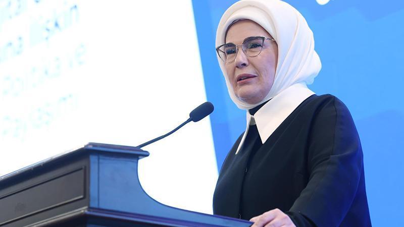 EMİNE ERDOĞAN: “ÇOCUKLAR DİJİTAL DÜNYADA 10 SANİYEDE BİR İSTİSMAR RİSKİYLE KARŞI KARŞIYA”