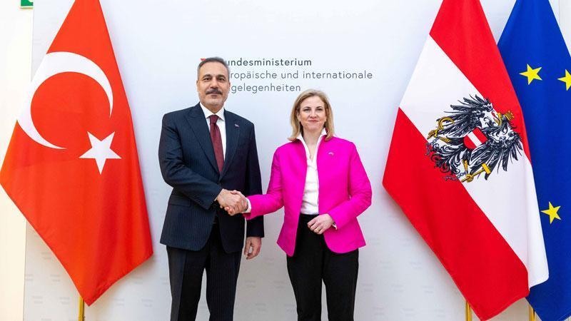 HAKAN FİDAN VİYANA’DA AVUSTURYA DIŞİŞLERİ BAKANI İLE GÖRÜŞTÜ