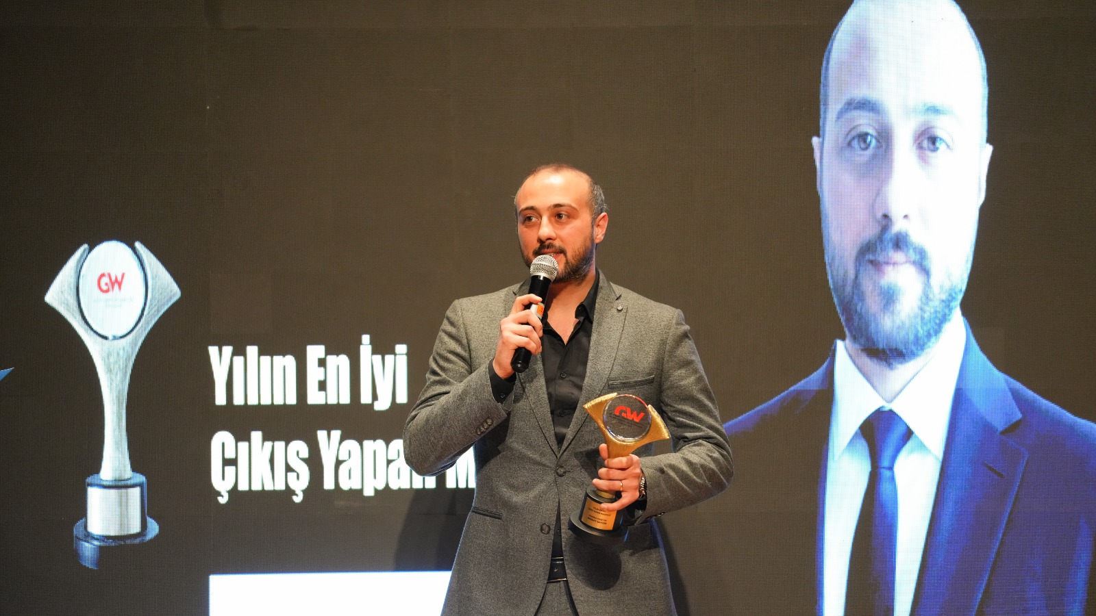 ESSĒRA PARFÜM’E YILIN EN BAŞARILI ÇIKIŞ YAPAN MARKASI ÖDÜLÜ