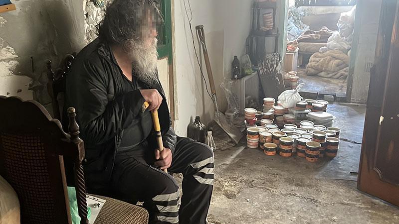 Gebze’de “Kötü Koku” İhbarı: Evden Tonlarca Çöp Çıktı, Yaşlı Adam Hastaneye Kaldırıldı