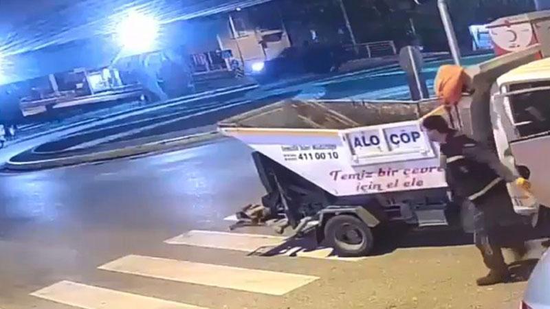Kocaeli’de Gece Saatlerinde Motosiklet ile Kamyonet Çarpıştı: 2 Yaralı