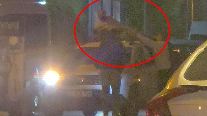Siirt’te Trafikte Tehlikeli Anlar: Otomobilin Üzerine Çıkan Şahıs Gözaltına Alındı
