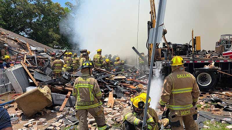 DALLAS’TA DOĞAL GAZ PATLAMASI BİNAYI YERLE BİR ETTİ