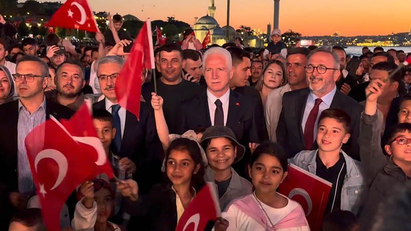İSTANBUL’UN FETHİ 573. YILINDA ÜSKÜDAR’DA KONSER VE HAVAİ FİŞEK GÖSTERİSİYLE KUTLANDI