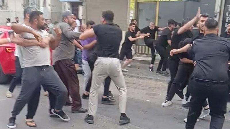 Polis Memurunun Bıçaklandığı Kavga Kamerada: Ekipler Biber Gazı ile Müdahale Etti