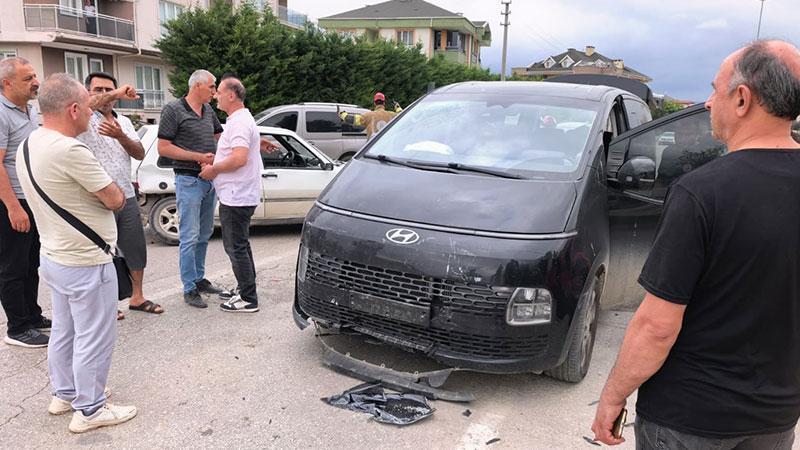İnegöl’de Kavşak Kazası: 10 Kişi Yaralandı