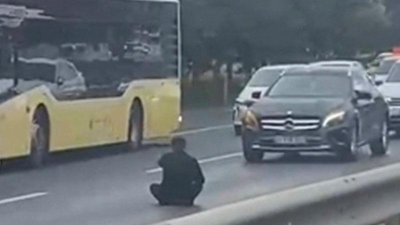 D-100 Karayolu’nda Trafiği Durduran Eylem: Şahıs İkna Edildi