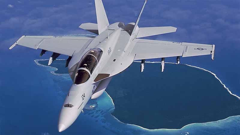 ABD’de F/A-18 Super Hornet Savaş Uçağı Düştü: Pilot Fırlatma Koltuğuyla Kurtuldu