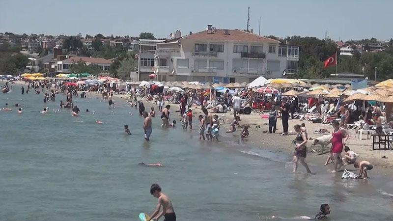 Silivri Kumluk Plajı’nda Sıcak Hava Yoğunluğu: Cankurtaranlardan Sürekli Uyarı