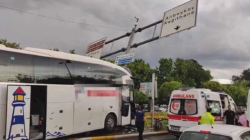 İstanbul’da Korkunç Kaza: Sinop’tan Gelen Otobüs Otomobile ve Levhaya Çarptı
