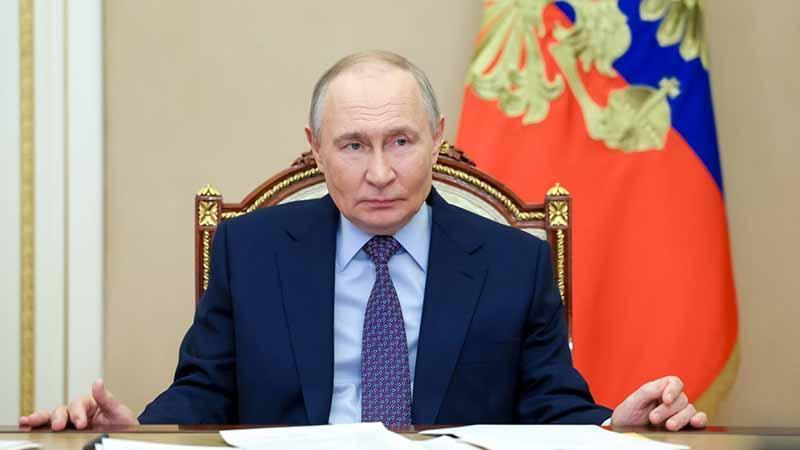 Putin: Rus Donanmasını Modern Silahlarla Güçlendirmeyi Sürdüreceğiz